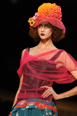 Illustration for article titled Gothic Glamour At John Galliano